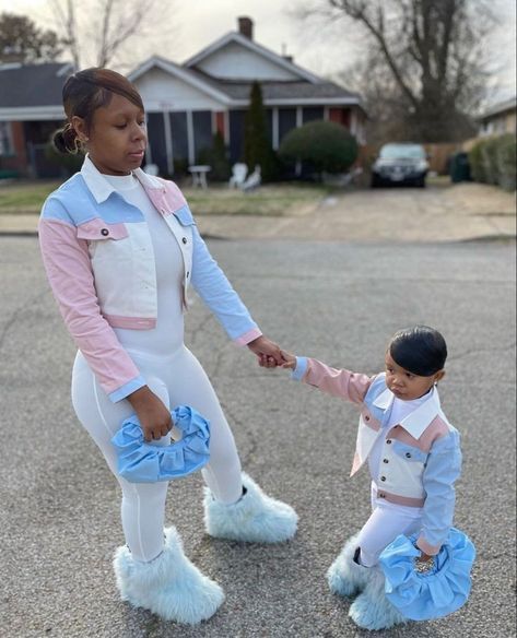 Matching Mommy Daughter Outfits, Mommy Daughter Photography, Mommy Daughter Photoshoot, Mommy Daughter Pictures, Kids Outfits Daughters, Mommy And Baby Pictures, Mom Daughter Outfits, Mommy Daughter Outfits, Daughter Outfits