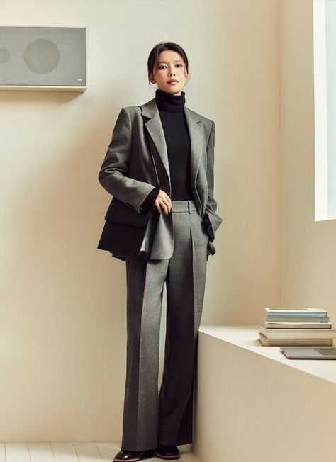 Business Formal Outfit, Korean Photoshoot, Korean Fashion Work, Soo Young, Lawyer Outfit, Briefcase Women, Dressy Casual Outfits, Creative Shot, Elegant Dresses Classy