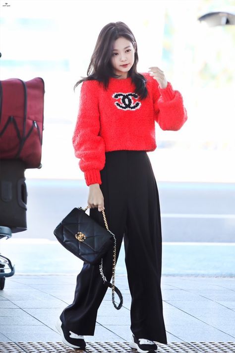 Jennie Airport Fashion, Jennie Airport Style, Jennie Airport, Jennie Style, Jennie Pics, Jennie Black, Grunge Skirt, Airport Fashion, Jennie Kim