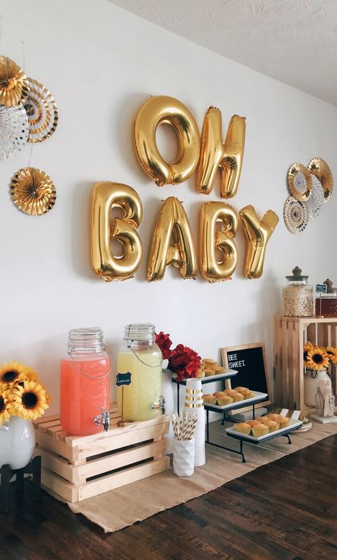 Baby Shower Office Decorations, Party Decor No Balloons, Minimal Gender Reveal Party, Baby Shower For Coworker, Baby Shower Inspo Gender Neutral, Office Baby Shower Decor, Baby Shower Work Party, Living Room Baby Shower Ideas, Supper Ideas Beef