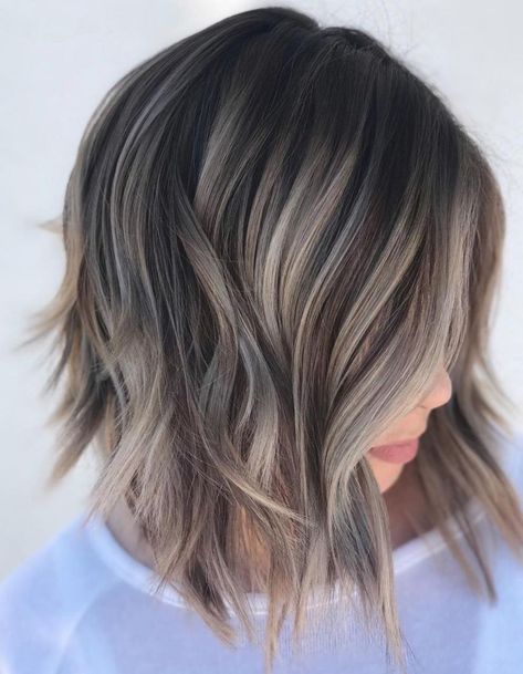 Ash Bronde Highlights For Brown Bob Blond Highlights, Gray Balayage, Brown Bob, Blond Ombre, Grey Highlights, Ash Blonde Highlights, Kadeřnické Trendy, Ash Brown Hair, Ash Blonde Balayage