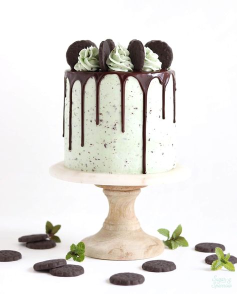 Mint Chocolate Cake Recipe, Cookies And Cream Frosting, Mint Chocolate Cake, Mint Cake, Mint Oreo, Cookies And Cream Cake, Thin Mint Cookies, Chocolate Chip Cake, Mint Chocolate Chip