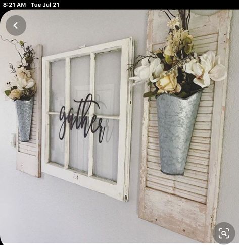 Shutters Repurposed Decor, Old Window Decor, Shutter Wall Decor, Shutter Decor, Shutter Wall, Farmhouse Designs, Diy Shutters, Window Wall Decor, Family Room Walls