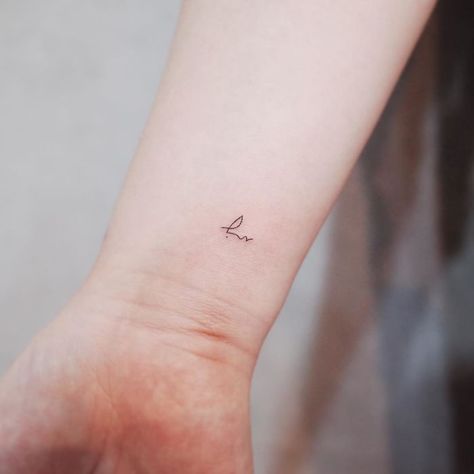 Simple Tattoo Dainty Tattoos For Women, Tiny Doodles, A Small Tattoo, Small Wave Tattoo, Romantic Tattoo, Small Couple Tattoos, Bestie Pics, Petit Tattoo, Small Quote Tattoos