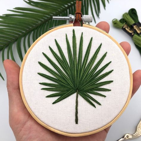 Embroidery Nature, Nature Embroidery, Embroidery Hoop Wall, Embroidery Hoop Wall Art, Embroidery Lessons, Floral Embroidery Patterns, Contemporary Embroidery, Hand Embroidery Videos, Embroidery Works