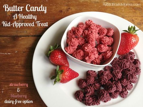 Strawberry & Blueberry Butter Candy - A Kid Approved Treat How To Candy Strawberries, Healthy Homemade Alternatives, Wapf Snacks, All Natural Food Recipes, Gaps Snacks, Healthy Candy Recipes, Blueberry Butter, Candy Strawberry, Fruit Sweets