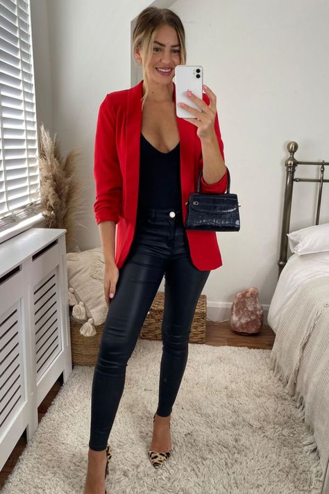 Chic Womens Work Outfits, Styling A Red Blazer, Works Christmas Party Outfit, Blazer Casual Outfits For Women, Work Party Outfits Women, How To Style A Blazer Casual, Outfits Winter 2024 Women, Christmas Drinks Outfit, Red Black Outfit Ideas