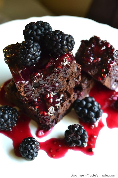 Blackberry Brownies with sweet berry glaze - these brownies are so easy to throw together and will be the hit of any party! Blackberry Brownies, Berry Glaze, Stuffed French Toast Cream Cheese, Southern Cooking Recipes, Blackberry Recipes, Berries Recipes, Dessert Ingredients, Smart Ideas, Southern Cooking