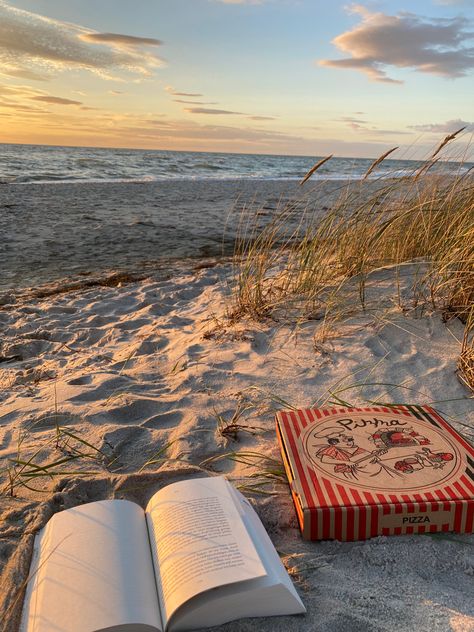 Fall At The Beach Aesthetic, Aesthetic Beach Trip, Beach Weekend Aesthetic, Fall In Florida Aesthetic, Fall Aesthetic Florida, Beach In Autumn, Beach Aesthetic Australia, Beach Fall Aesthetic, Cozy Beach Aesthetic