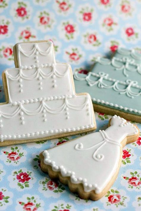 36 Wedding Cake Cookies Decor Ideas | Wedding Forward Biscuit Wedding Favours, Wedding Biscuits, Wedding Cookies Decorated, Mexican Wedding Cake, Wedding Shower Cookies, Engagement Cookies, Bridal Cookies, Wedding Cake Cookies, Mini Wedding Cakes