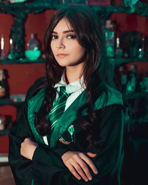 Ksenia Perova on Instagram: “Proud to be a Slytherin 🐍 Do you remember Andromeda Black/Tonks? In my opinion she is a very interesting character. Andromeda is extremely…” Maurders Era, Hannah Aesthetic, Slytherin Cosplay, Andromeda Black, Harry Potter Rpg, Harry Potter Oc, Harry Potter Girl, Famous Characters, Very Funny Memes