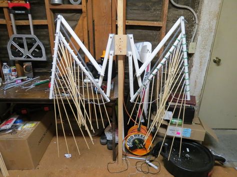 this is the frameconcept i used in the manual operated angelwings Kostum Peri, Wings Inspiration, Steampunk Wings, Feather Template, Cosplay Wings, Foam Armor, Diy Wings, Idee Cosplay, Bird Wings