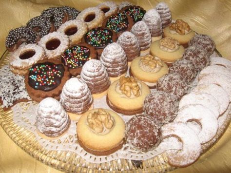 Assortment of Czech christmas cookies Czechoslovakian Recipes, Christmas Patisserie, Bohemian Recipes, Slovak Christmas, Slovenian Recipes, Christmas Abroad, Slovakian Food, Czech Desserts, Types Of Cookies