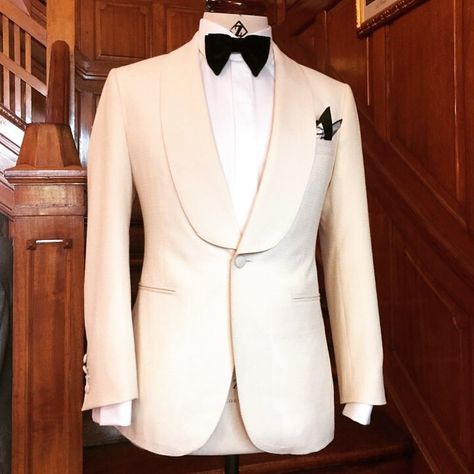 Off-White dinner jackets with black trouser combination have been our most popular choice for wedding attire this season. This jacket has… White Tuxedo Wedding, White Tuxedo Jacket, Gentleman Mode, Dinner Jackets, White Wedding Suit, White Tux, Pants Tailored, Formal Men, Dinner Suit