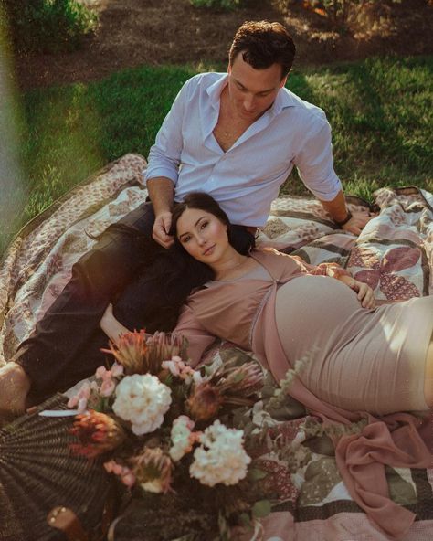 Fall Maternity Photos, Pregnancy Announcement Photoshoot, Maternity Photography Poses Outdoors, Cute Pregnancy Pictures, Maternity Photography Poses Couple, Outdoor Maternity Photos, Maternity Photo Outfits, Modern Maternity, Maternity Photography Poses Pregnancy Pics