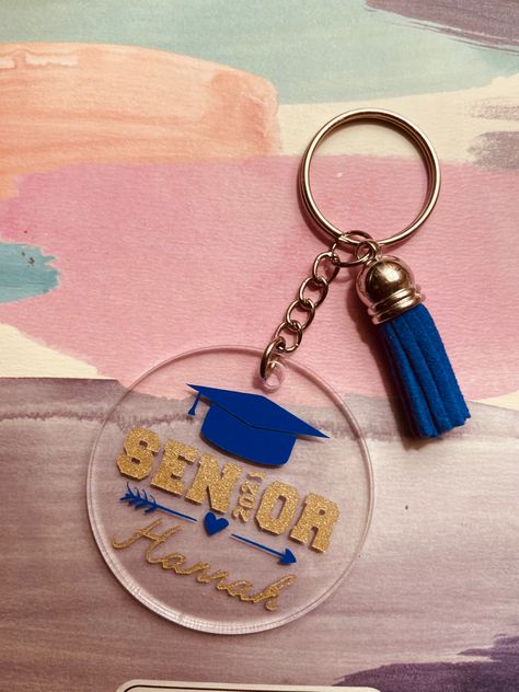 Graduation Resin Ideas, Graduation Acrylic Keychain Ideas, Senior Keychain Ideas, Cricut Keychain Ideas, Acrylic Keychain Ideas, Teacher Resin Keychain, Best Teacher Acrylic Keychain, Graduation Cards Handmade, Cricut Explore Air Projects