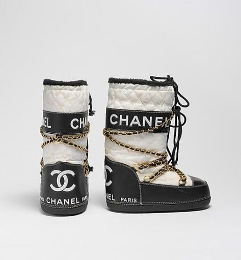 Money Couple, Chanel Boots, Ski Outfit, Ski Fashion, Skiing Outfit, Mommy Style, Chanel Accessories, Moon Boots, Shoe Boot Sandals