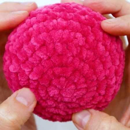 Crochet With Chunky Yarn Free Pattern, Amigurumi Sphere Pattern, Large Crochet Ball Free Pattern, Crochet Ball Tutorial Videos, Crochet A Ball Free Pattern, Chunky Amigurumi Pattern, Free Crochet Ball Pattern, Crochet Balls Free Pattern, How To Crochet A Ball For Beginners