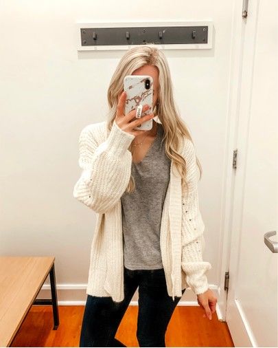 White Cardigan Outfit Winter, White Cardigan Outfit Fall, Cozy Cardigan Outfit, Cream Cardigan Outfit, White Cardigan Outfit, Cream Sweater Outfit, Oversized Cream Cardigan, Aerie Long Sleeve, Oversized Cream Sweater