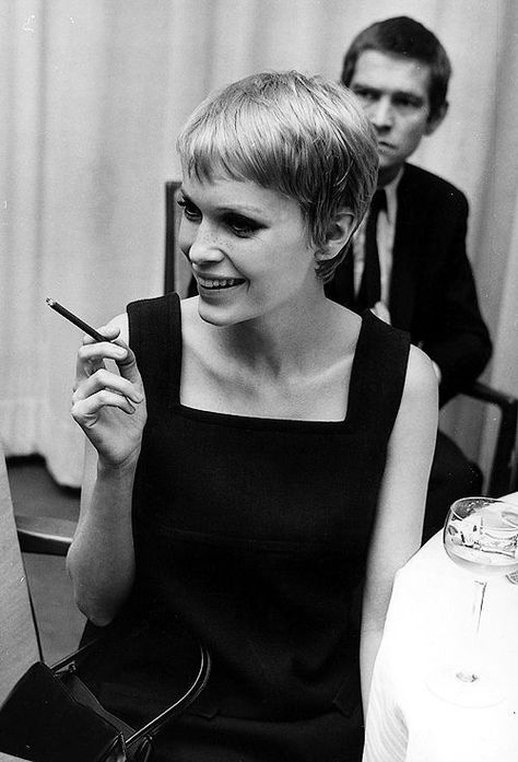 Retro Chic. Jean Seberg, Mia Farrow, Corte Pixie, Look Retro, Mia 3, 짧은 머리, Hair Blog, Victor Hugo, Short Pixie