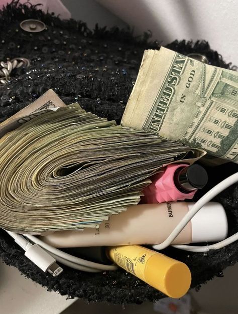 Purse With Money Aesthetic, Inside Purse Aesthetic, Money Jar Aesthetic, Money In Purse, Rich Rich, Cash Cow, Girly Tingz, Money Vision Board, School Goals