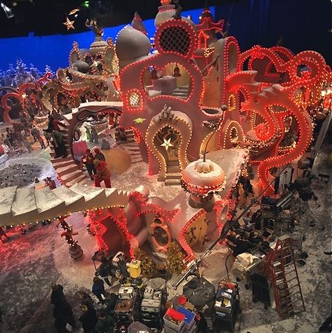 whoville set | In constructing sets for Whoville, production designer Michael ... The Grinch 2000, Whoville Christmas Decorations, The Grinch Movie, Whoville Christmas, Christmas Village Sets, Grinch Who Stole Christmas, Grinch Christmas Decorations, Xmas Wallpaper, Christmas Gingerbread House