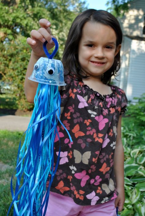 Fruit Cup Crafts, Curling Ribbon Crafts, Ribbon Jellyfish, Vbs Ocean Theme, Ocean Vbs, Under The Sea Crafts, Under The Sea Decorations, Ocean Theme Classroom, Jellyfish Craft