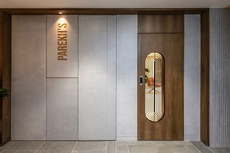 Safty Door Panelling Design, Main Entrance Design For Home, Safty Door Designs, Modern Safety Door Design, Safety Door Design Entrance Modern, Safety Door Design Entrance, Safety Door Design, Safety Doors, Cool Interior Design