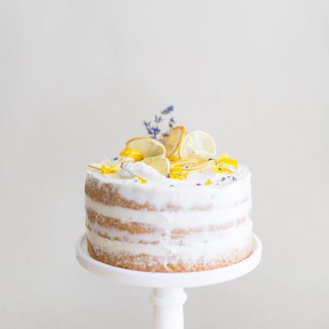 Edible Flower Cakes Let You Enjoy Beautiful Blooms in Sight and Taste Flower Wedding Cakes, Plain Wedding Cakes, Dried Lemon Slices, Lemon Wedding Cakes, Metallic Wedding Cakes, Edible Flowers Cake, Wedding Cake Prices, Lavender And Lemon, Plain Cake