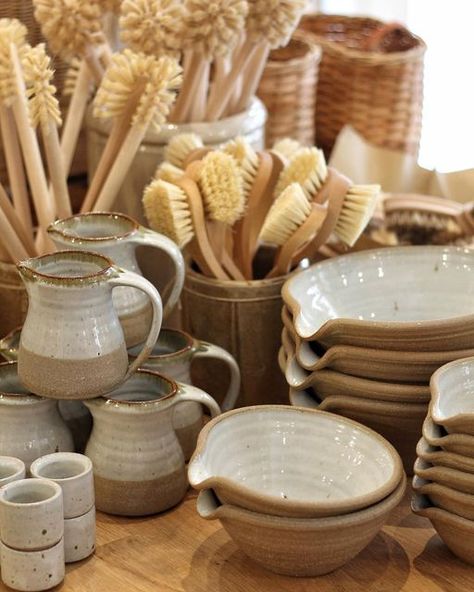 Natural House, Clay Inspo, Pottery Projects, Retail Store Interior Design, Ceramics Studio, English Vintage, Farm Store, Retail Store Interior, Ceramic Shop