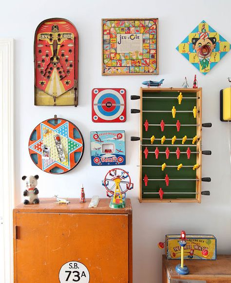 vintage games in the kids room Recycle Craft, Old Board Games, Colorful Kids Room, Vintage Board Games, Board Wall, Recycled Projects, Pattern Wall, Rock Candy, Creative Wall