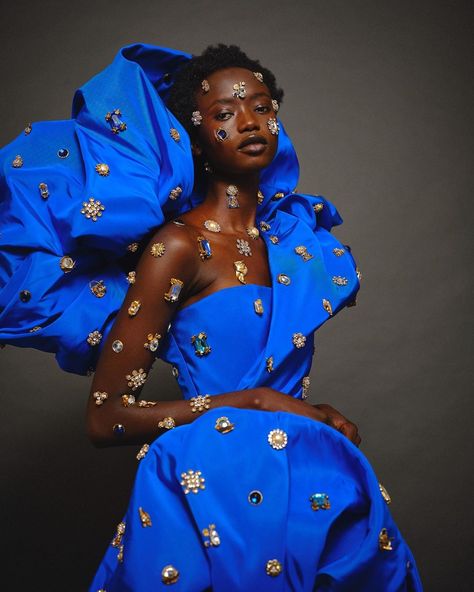 Schiaparelli on Instagram: “Schiaparelli Haute Couture Spring-Summer 2020 by @danielroseberry #SchiaparelliHauteCoutureSS20 #Schiaparelli 📸 @tomgoldblum” Blue Fashion Editorial, High Fashion Couture, Stella Tennant, Moda Paris, Armani Prive, Mode Chic, Black Is Beautiful, High Level, Fashion Details