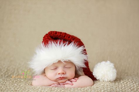 Nikolaus-Baby | www.lavita.de Newborn Christmas Pictures, Baby Christmas Stocking, Newborn Christmas Photos, Photo Bb, طفلة حديثة الولادة, Christmas Baby Pictures, Foto Kids, Baby Christmas Photos, Newborn Christmas