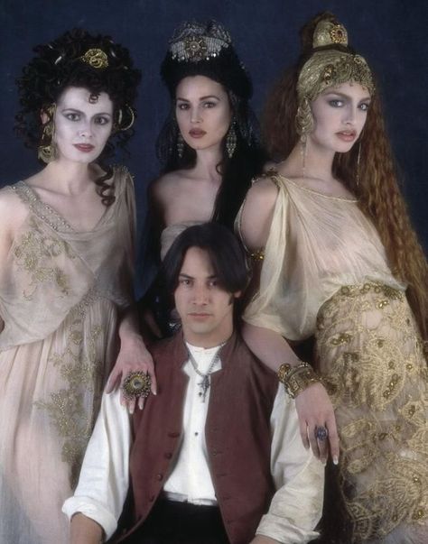 Brahms Stokers Dracula, Dracula Keanu Reeves, Monica Belluci Dracula, Keanu Reeves Dracula, Kneau Reeves, Michaela Bercu, Dracula Film, Dracula 1992, Dracula's Brides