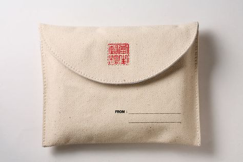 Desain Tote Bag, Fabric Envelope, Shirt Packaging, Clothing Packaging, Small Business Packaging Ideas, Handmade Packaging, Small Business Packaging, Packing Design, Paper Packaging