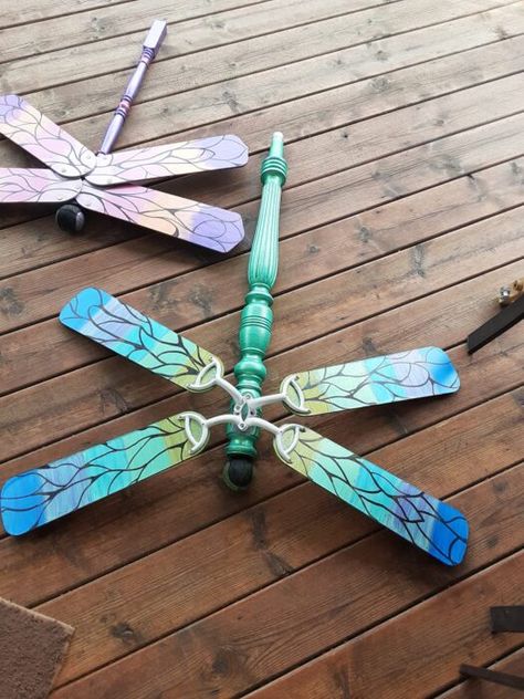 Diy Dragonfly, Ceiling Fan Crafts, Giant Dragonfly, Fan Blade Art, Dragonfly Yard Art, Ceiling Fan Art, Dragonfly Drawing, Yard Art Crafts, Dragon Fly Craft