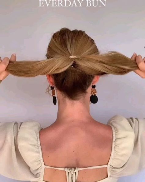 Stylish Hair Styles For Long Hair, Long Hair Styles Women, Simple Updos For Long Hair, Simple Bun Hairstyles, Sandy Hair, Easy Bun Hairstyles For Long Hair, Renn Faire, Updo Ideas, Hair Instagram