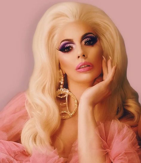 Alyssa Edwards   #dragqueen #glamorous #gayman #beauty Drag Makeup Tutorial, Soft Woman, Alyssa Edwards, Drag Queen Makeup, Queen Makeup, Drag Makeup, Christian Woman, Rupaul Drag, Race Queen