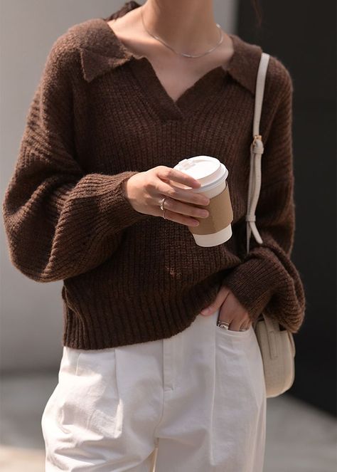 Winter Chocolate, Knit Sweater Outfit, Brown Knit Sweater, Sweater Tops, Pullover Outfit, Street Style Trends, 가을 패션, Costume Outfits, Brown Sweater