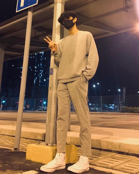 Outfit Cowok Korea, Outfit Cowok Simple, Boys Style Aesthetic, Simple Korean Outfits, Korean Outfits Men, Men New Balance, Outfit Cowok, Outfits For Teenage Guys, Korean Street Fashion Men