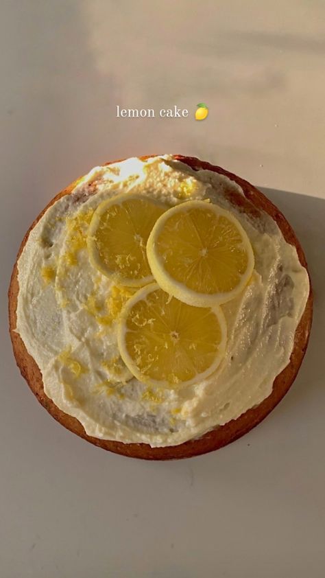 Lemon Cake Aesthetic, Pasteles Aesthetic, Moist Lemon Cake Recipe, Homemade Vanilla Cake, Moist Lemon Cake, Bakery Foods, Homemade Cookbook, Lemon Bread, Lemon Cake Recipe