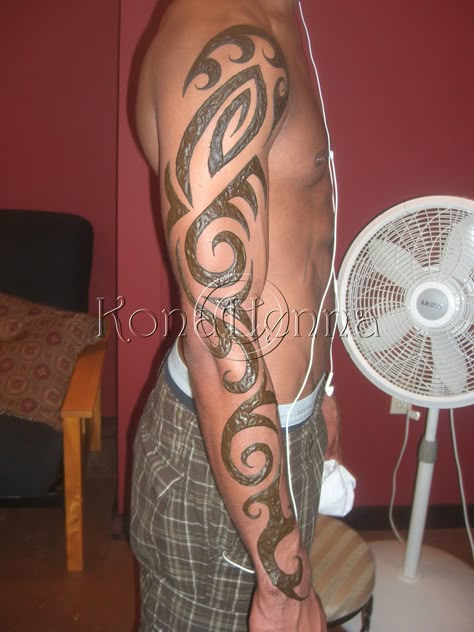 #henna #hennatatoo #tribal #polynesian #tattoo #mehndi #mehendi #mehandi #bodyart #konahenna #hennakits #manhenna www.konahenna.com We manufacture our own brand of 100% organic henna. Henna kits available. Wholesale accounts available. Aloha! :) Maui Tattoo For Men, Masculine Henna, Man Henna, Henna Men, Men Henna Tattoo, Maui Tattoo, Small Henna Tattoos, Elegant Henna, Tattoo Mehndi