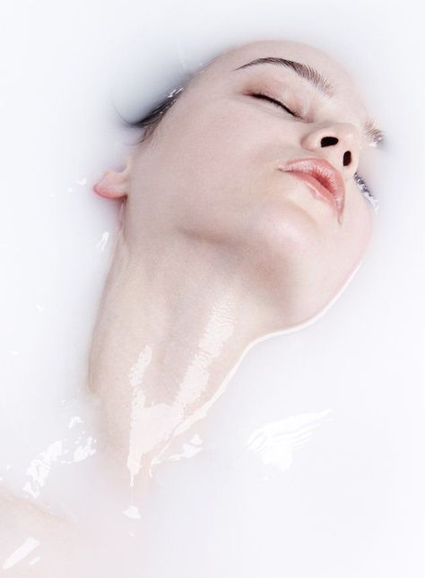 Photography • David Oldham • Beauty Milk Bath Photoshoot, Bath Photoshoot, Milk Photography, Bathtub Photography, Beauty Fotografie, Milk Bath Photography, Art Selfie, Portrait Creative, Bath Photography