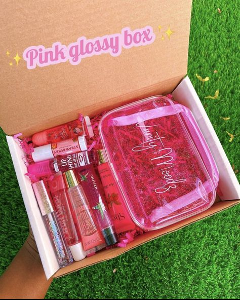 @𝙰𝚈𝙴𝚆𝙷𝙾𝙿𝙸𝙽𝙽𝙴𝙳𝚃𝙷𝙰𝚃🧚🏽‍♀️ Gloss Diy, Clear Lipgloss, Diy Gifts To Sell, Lip Gloss Homemade, Lip Gloss Cosmetics, Lip Balm Collection, Bff Birthday Gift, Diy Lip Gloss, Lipgloss Lips