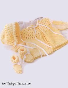 Newborn Set - free knitting patterns Jackets Pattern, Baby Jackets, Crochet Baby Jacket, Baby Cardigan Pattern, Knitting Basics, Creative Knitting, Pull Bebe, Knit Baby Sweaters, Baby Knitwear