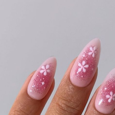 pearlie pressed | sparkly pink aura nails 💕✨🌸 - do you like this nail inspo?  gel polish | @bornprettyofficial   ring | @thechicwomen (use code “PEARLIE” for... | Instagram Sparkly Aura Nails, Nail Inspo Gel Polish, Pretty Pink Nails Design, Light Pink Nails With Flowers, Pink Nails Design Short, Aura Chrome Nails, Aura Nails Tutorial, Pink Nails Light, Pink Nails Flower