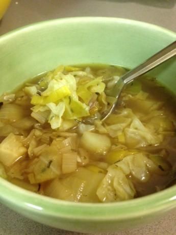 I tried this yesterday and it was different from what I usually make but the adults all likes it. The kids wouldn't try it. The only change I made was using chicken broth instead of vegetable broth. Soup With Tomatoes, Soup With Cabbage, Food For A Cold, Leeks Soup Recipes, Potato Leek, Liquid Food, Potato Leek Soup, Cabbage Recipe, Meat And Vegetables