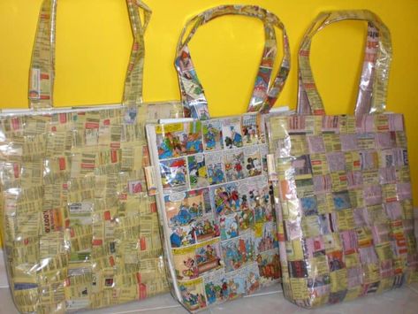 Eco Bag Made with Comics! • Recyclart Plastic Bag Crafts, Hero Crafts, Comic Bag, Recycle Tote Bag, Superhero Crafts, Recycled Magazines, Recycled Plastic Bags, Recycle Bag, Animal Crafts For Kids