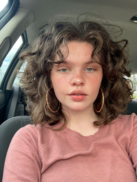 Round Face Curly Hair, Pretty Haircuts, Natural Curly Hair Cuts, Layered Curly Hair, Curly Hair Photos, Blonde Hairstyles, Wavy Haircuts, Hairstyle Inspo, Short Curly Haircuts