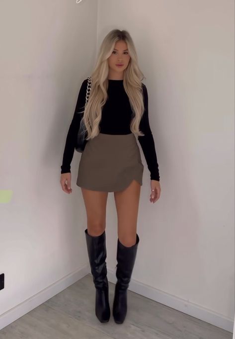 Skort With Knee High Boots, Skirt Going Out Outfit Winter, Vegas In Spring Outfits, Mini Skirt Outfit Ideas Winter, Bodycon Skirt Outfit Winter, High Black Boots Outfit Winter, Black Skort Outfit Night, Skirt Outfits Going Out, Skort Outfit Autumn